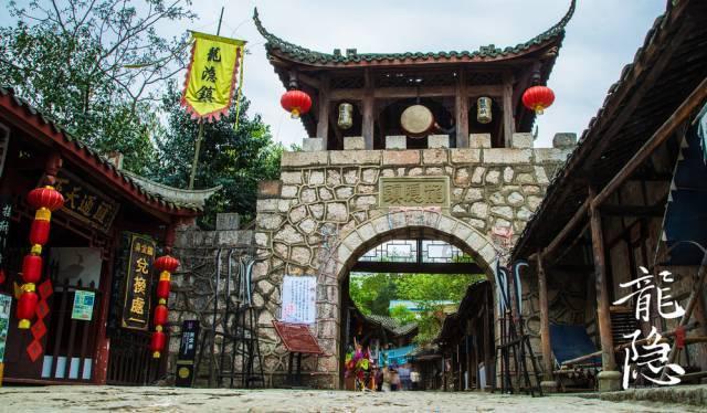 白岩折兵、黄山血案和昆阳惨案，党组织和红十三军面临严峻的考验